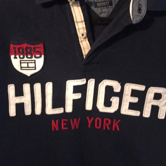 Tommy Hilfiger spellout sz M polo collared shirt - Picture 2 of 4